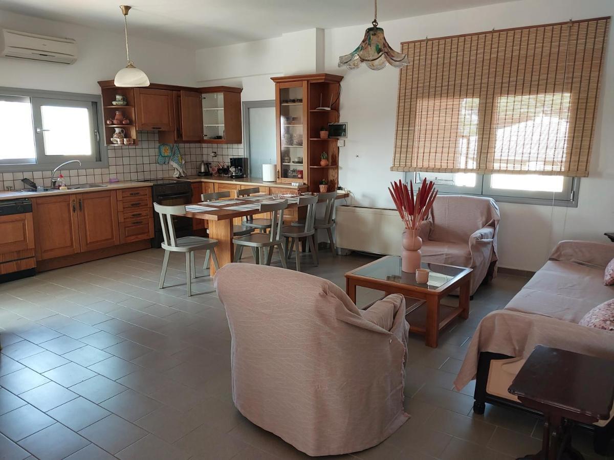 Passatempo Casa - 3 Bedroom Apartment Close To The Swimming Pool Gerani  ภายนอก รูปภาพ